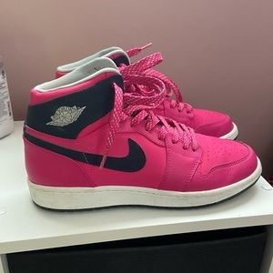 Girls Jordan 1’s • Size 6.5Y